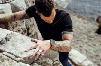 Learn how to flip an Apple Watch on or off